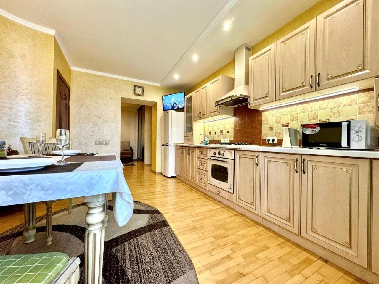 Apartpoltava Вишукані Просторі Апартаменти, Аграрний Університет, Звітна Документація Buitenkant foto